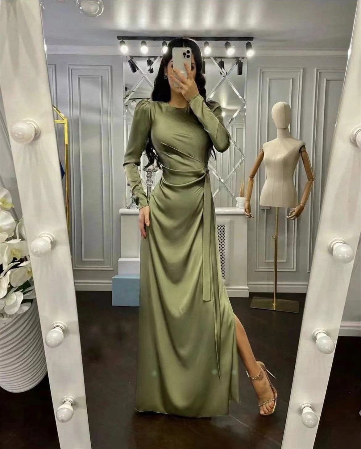 Tailliertes Kleid mit unregelmäßigem Saum – Ideal für Frühling und Sommer
