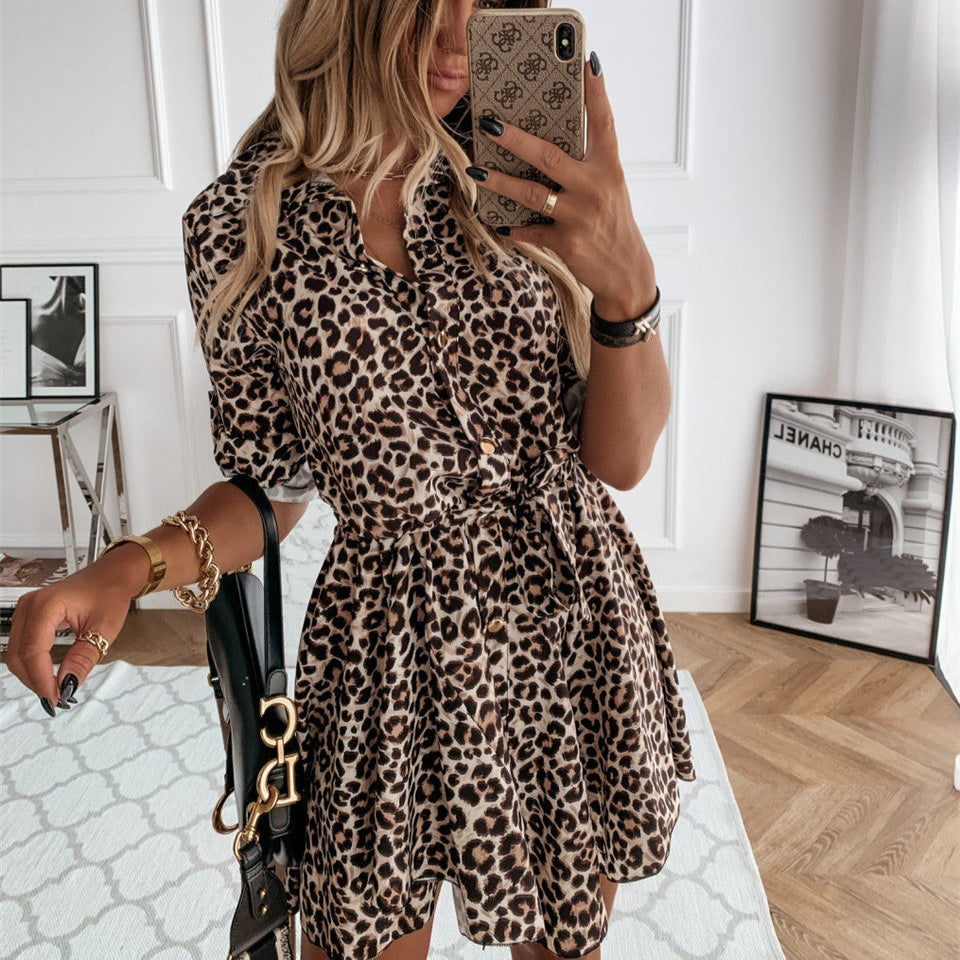Bedrucktes kurzes Kleid mit Vintage-Muster | Ideal für Frühling und Sommer