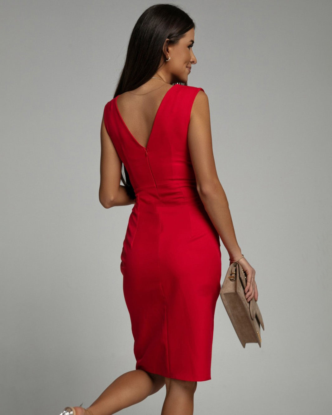 Tailliertes V-Ausschnitt-Kleid mit Seitenschlitz | Ideal für Frühling und Sommer