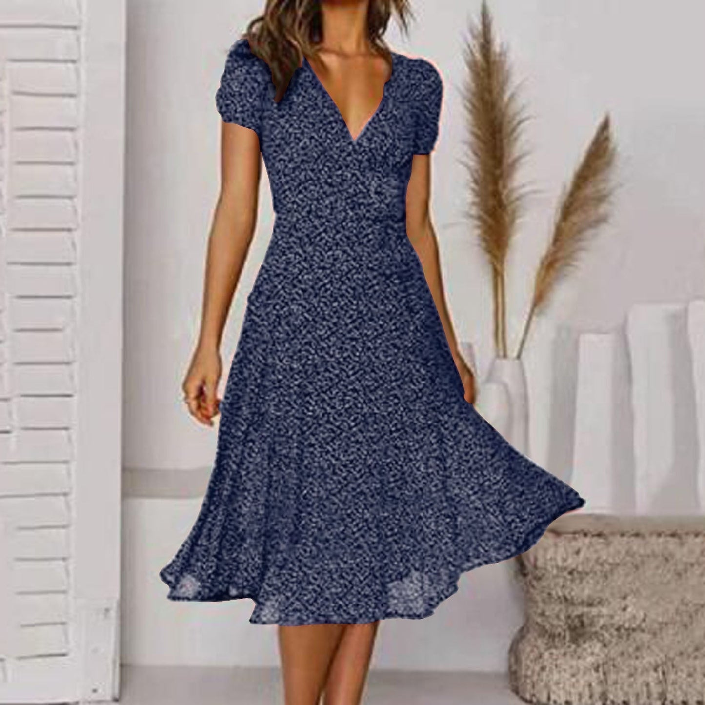 A-Linien-Kleid mit V-Ausschnitt und Fließendem Rock | Ideal für Frühling und Sommer