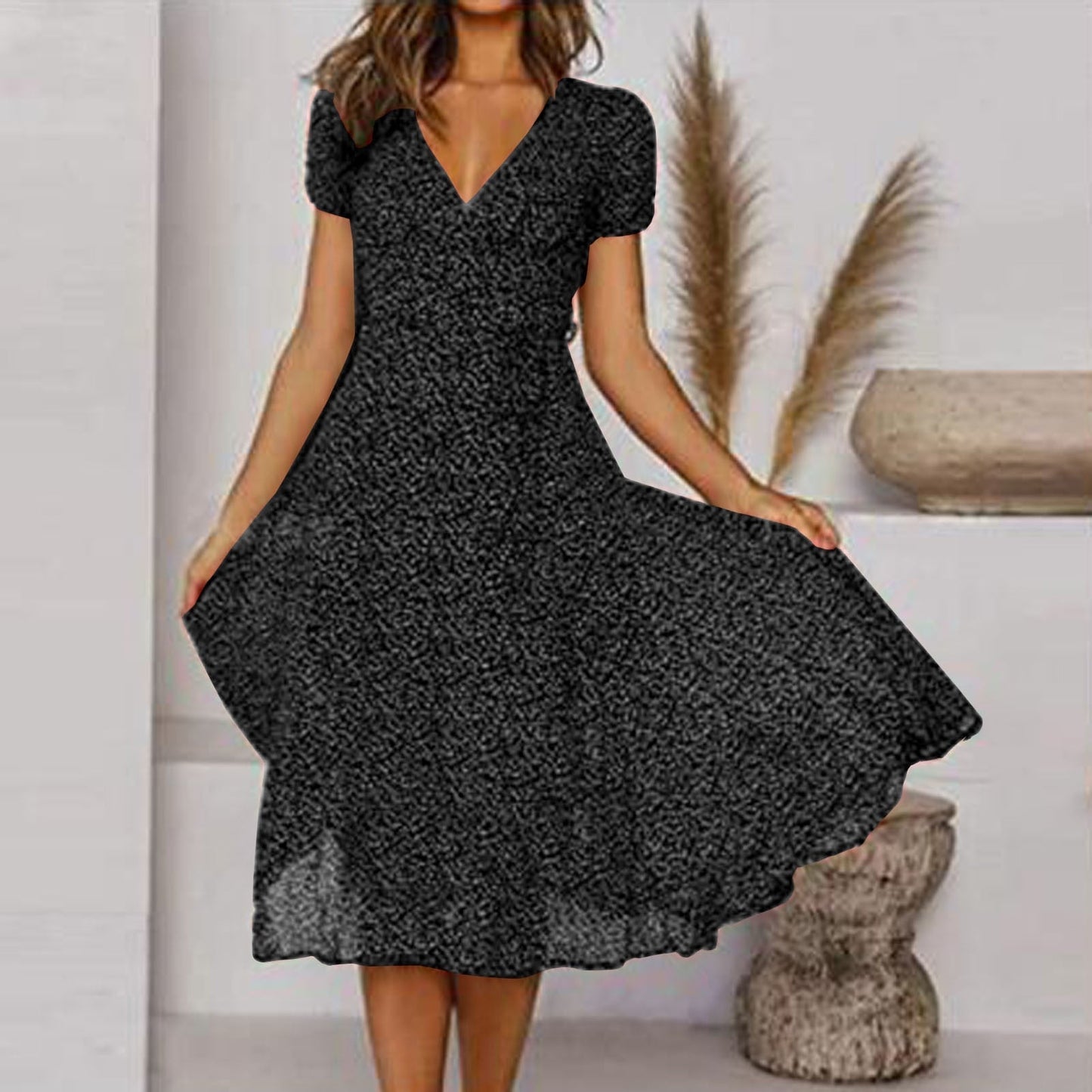 A-Linien-Kleid mit V-Ausschnitt und Fließendem Rock | Ideal für Frühling und Sommer