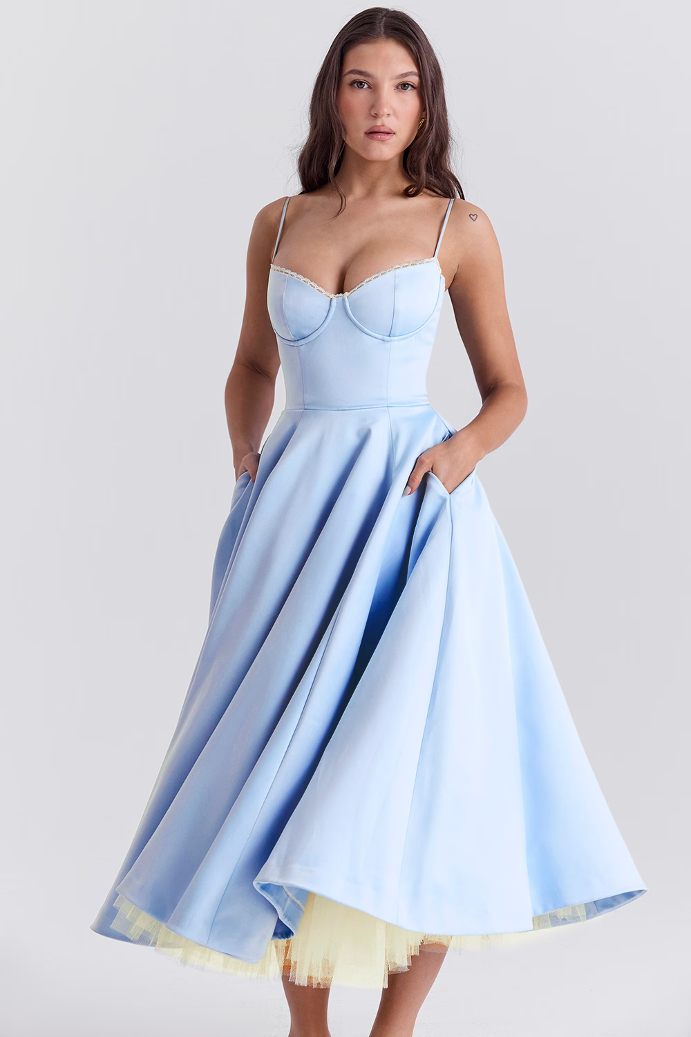 Midi-Kleid mit lockerem Schnitt aus hochwertigem Stoff | Ideal für den Sommer