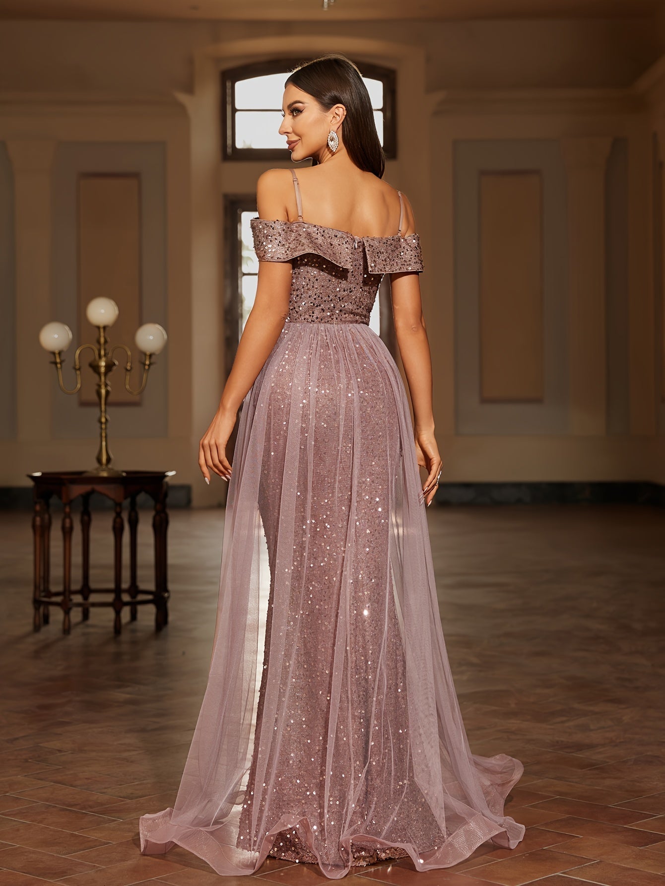 Langes Abendkleid mit taillierter Passform und fließendem Rock | Ideal für Frühling und Sommer
