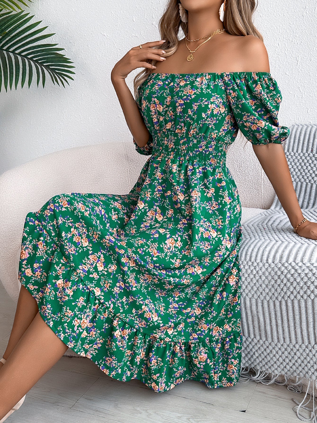 Geblümtes Kleid mit eckigem Ausschnitt, Rüschen und hoher Taille | Ideal für den Sommer