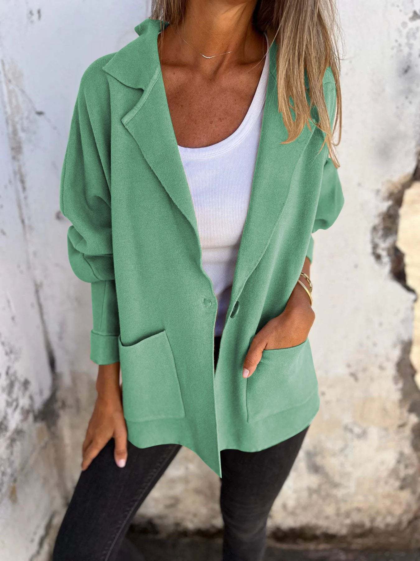 Langer Damenmantel mit Reverskragen und Taschen - Ideal für Herbst und Frühling