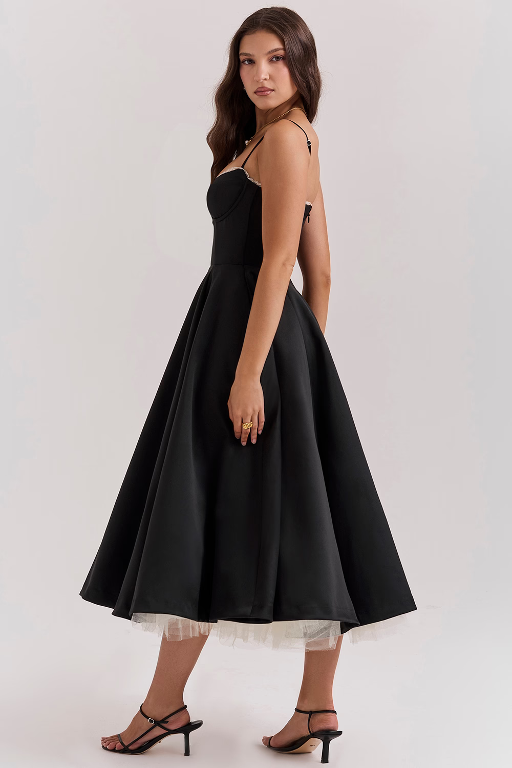Midi-Kleid mit lockerem Schnitt aus hochwertigem Stoff | Ideal für den Sommer