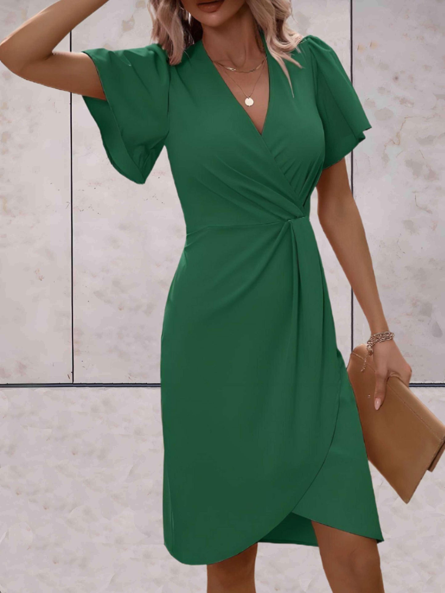 Schmal geschnittenes Kleid mit fließenden Ärmeln | Ideal für Frühling und Herbst