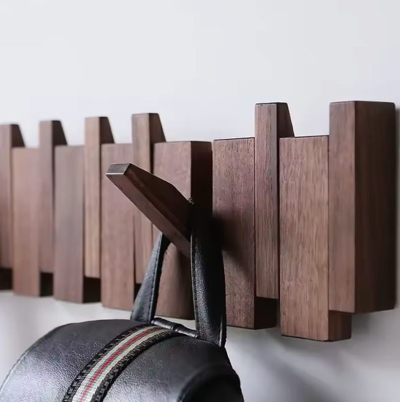 Wandgarderobe aus Holz | Nussbaum oder Buche | Elegant und Platzsparend
