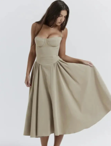 Schulterfreies Midikleid mit fließendem Stoff | Perfekt für Frühling & Sommer