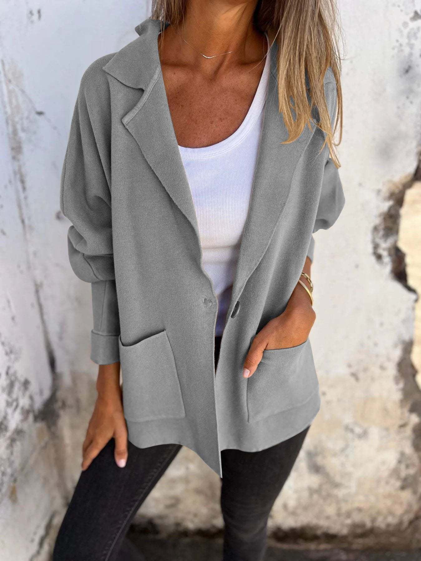 Langer Damenmantel mit Reverskragen und Taschen - Ideal für Herbst und Frühling