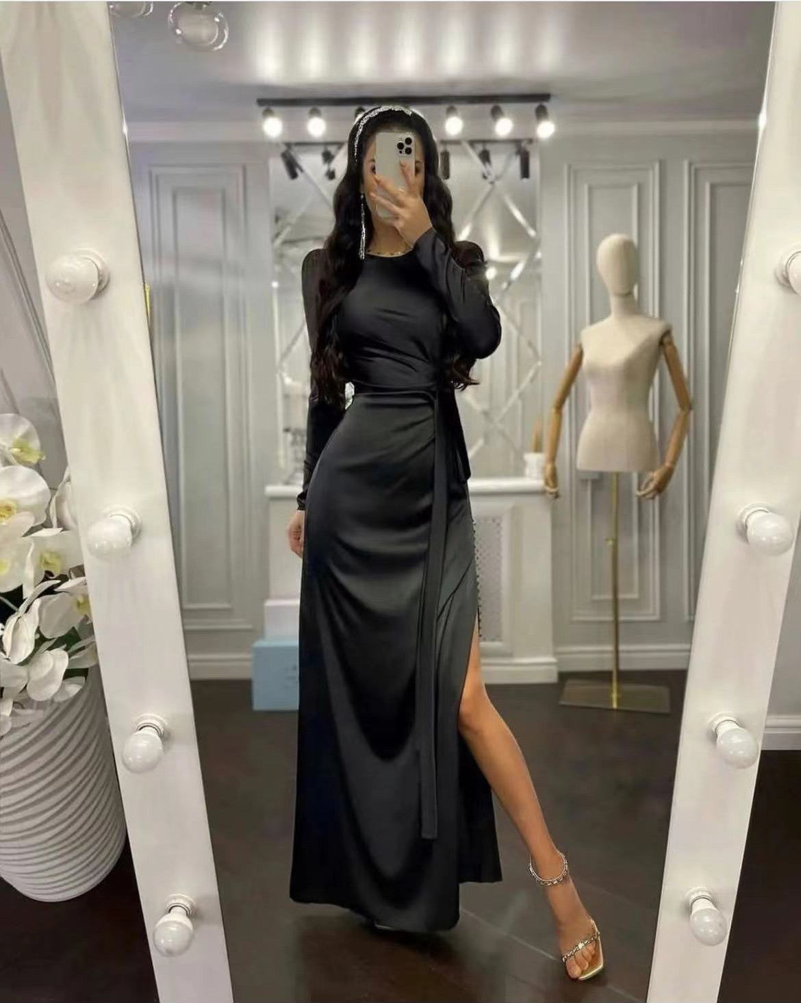 Tailliertes Kleid mit unregelmäßigem Saum – Ideal für Frühling und Sommer