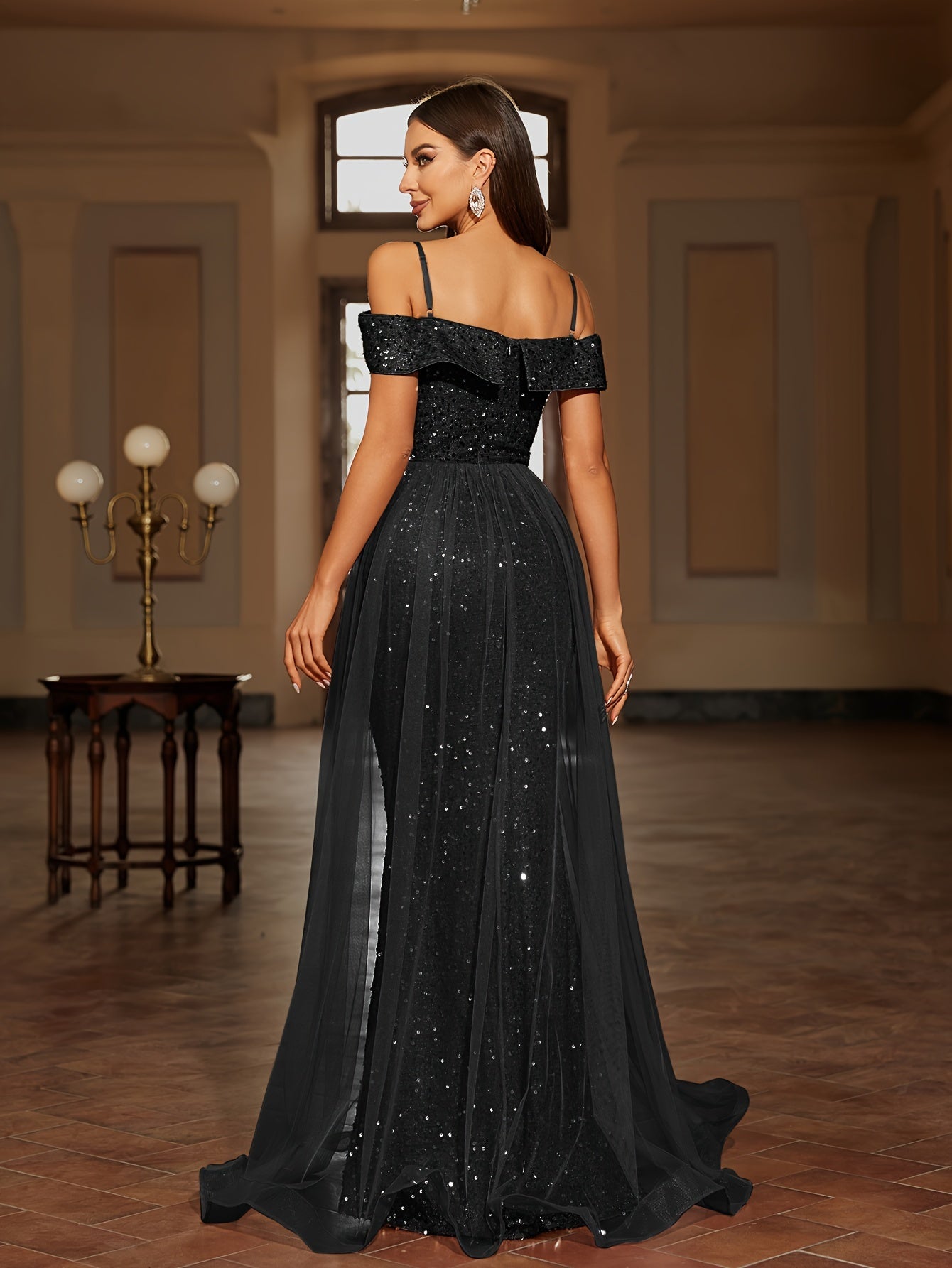 Langes Abendkleid mit taillierter Passform und fließendem Rock | Ideal für Frühling und Sommer