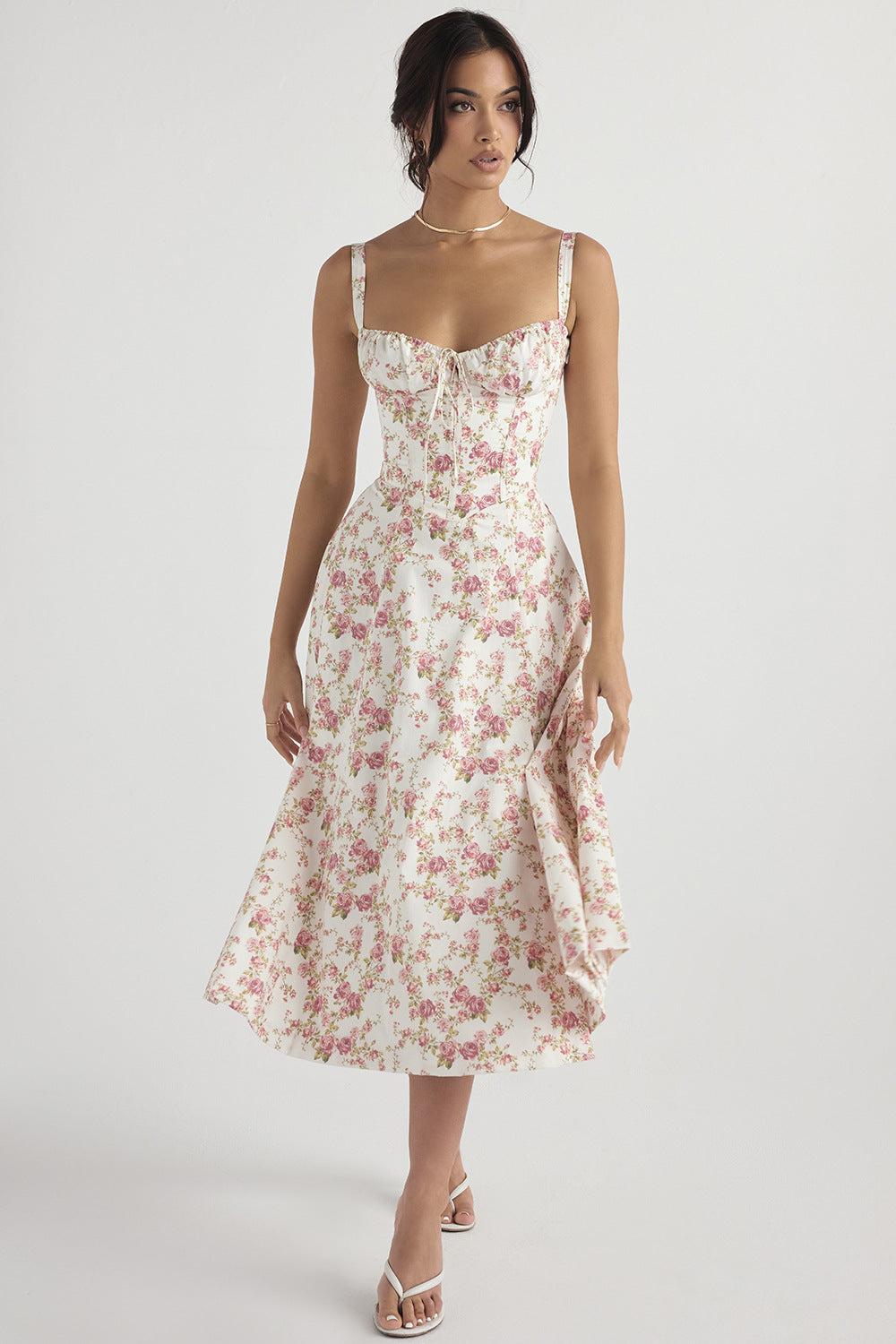 Damenkleid mit Blumenmuster und verstellbaren Trägern | Ideal für den Sommer