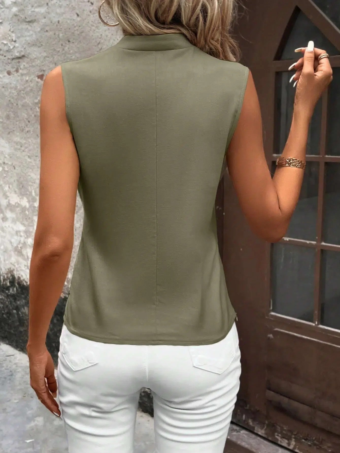 Dorraine - Sleeveless, single-colored basic top