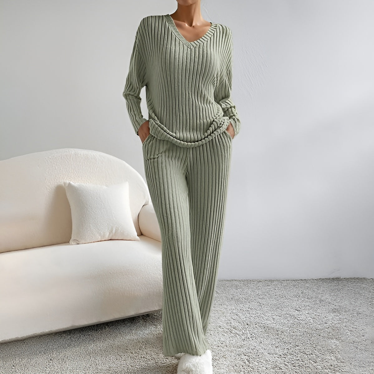 Zweiteiliges Strick-Set mit V-Ausschnitt Pullover & Hose | Ideal für Herbst & Winter