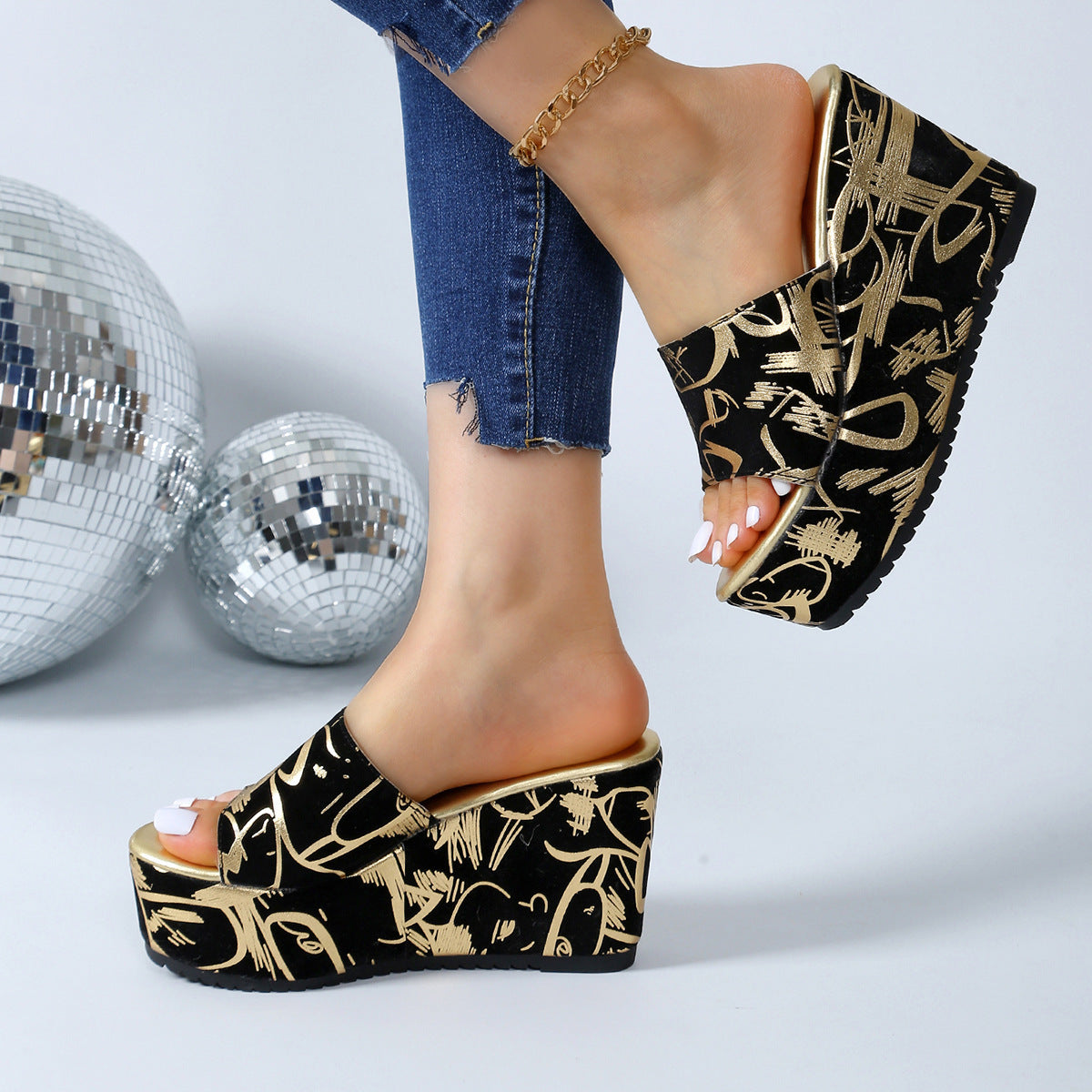 Rundzehige Keilpantoffeln mit Druckdesign | Ideal für den Sommer