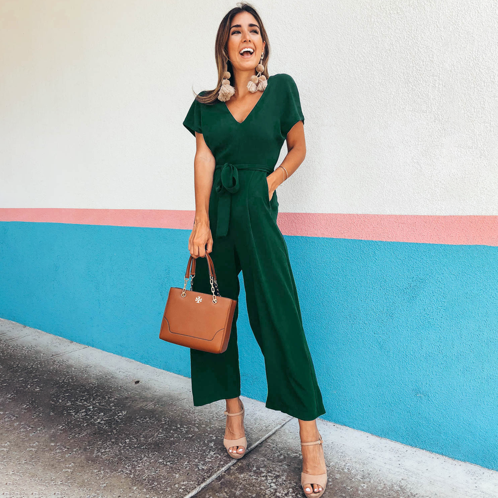 Jumpsuit mit V-Ausschnitt, Seitentaschen und lockerer Passform | Ideal für Frühling und Sommer