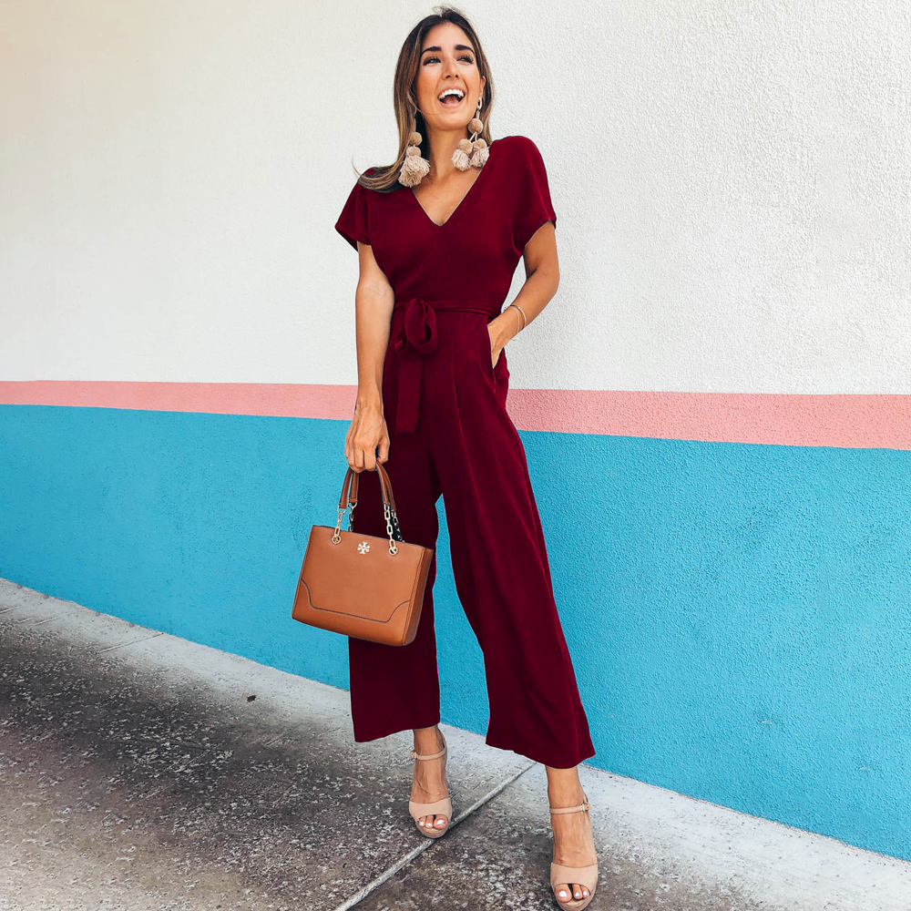 Jumpsuit mit V-Ausschnitt, Seitentaschen und lockerer Passform | Ideal für Frühling und Sommer