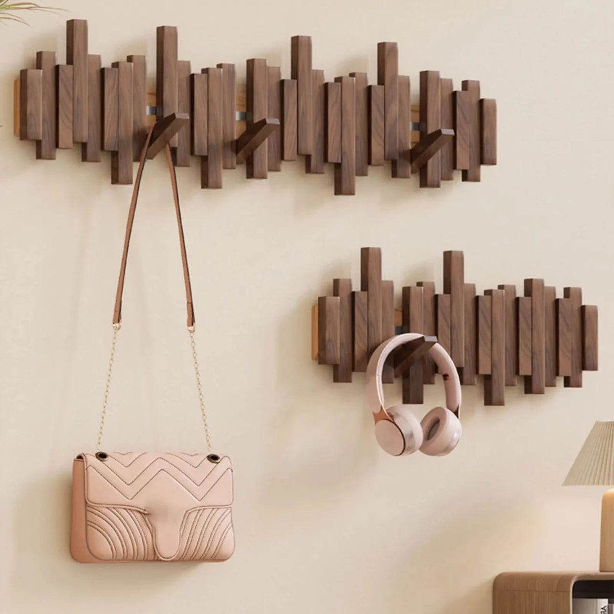 Wandgarderobe aus Holz | Nussbaum oder Buche | Elegant und Platzsparend