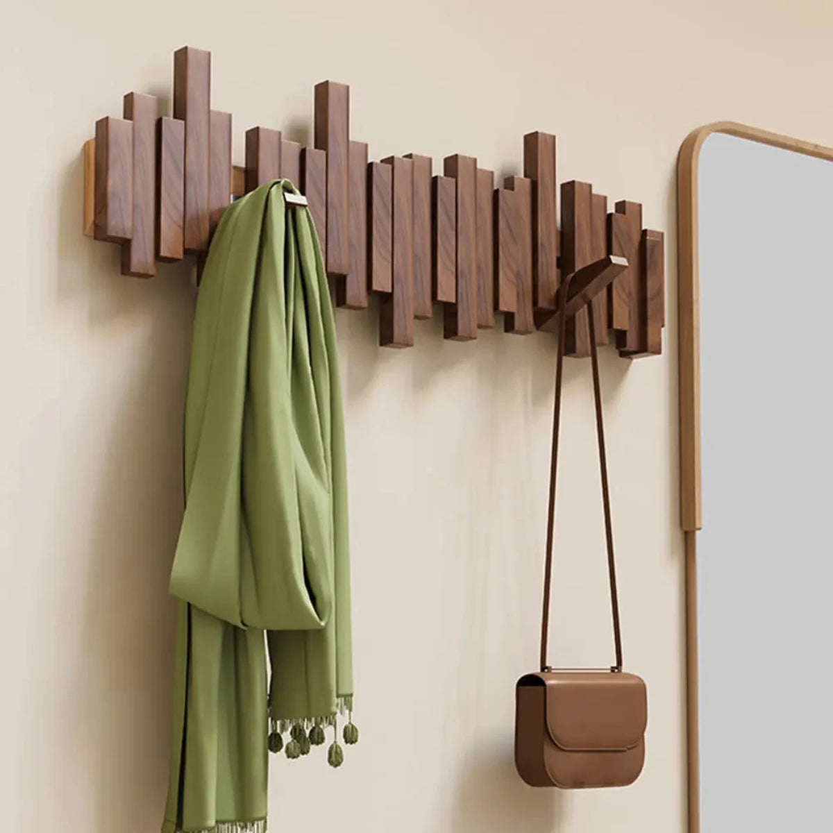 Wandgarderobe aus Holz | Nussbaum oder Buche | Elegant und Platzsparend
