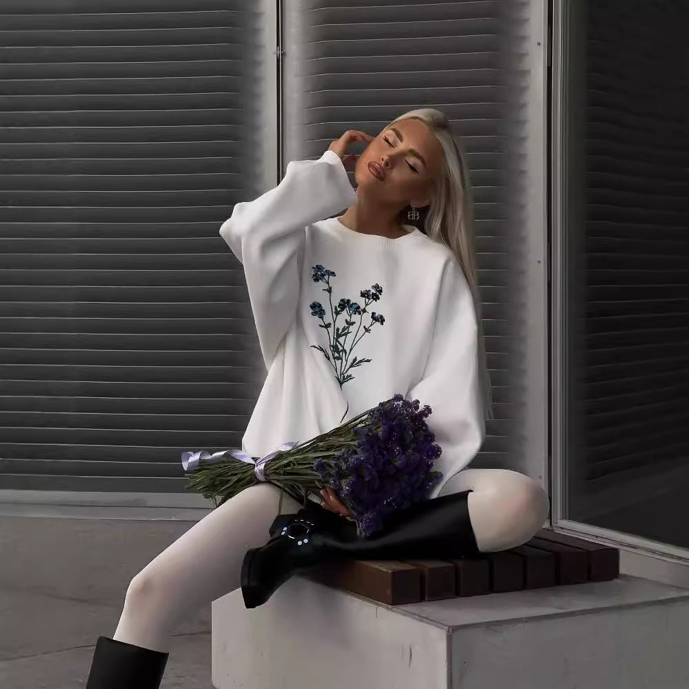 Damen Herbstpullover mit Rundhalsausschnitt, Blumenstickerei, regulärer Passform und langen Ärmeln in Weiß