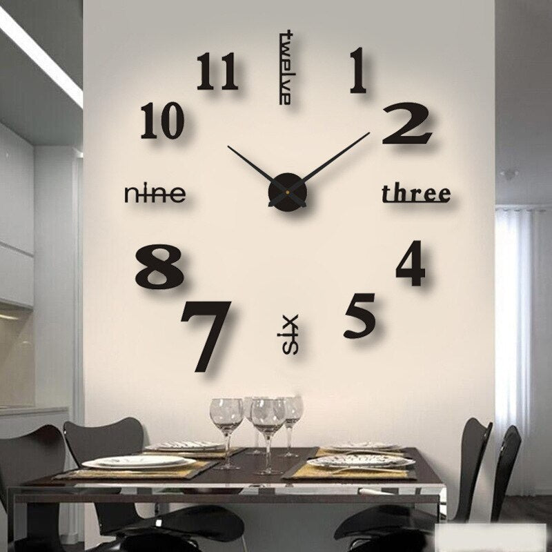 Künstlerische Wanduhr mit anpassbarem Design