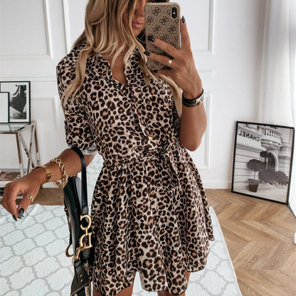 Bedrucktes kurzes Kleid mit Vintage-Muster | Ideal für Frühling und Sommer