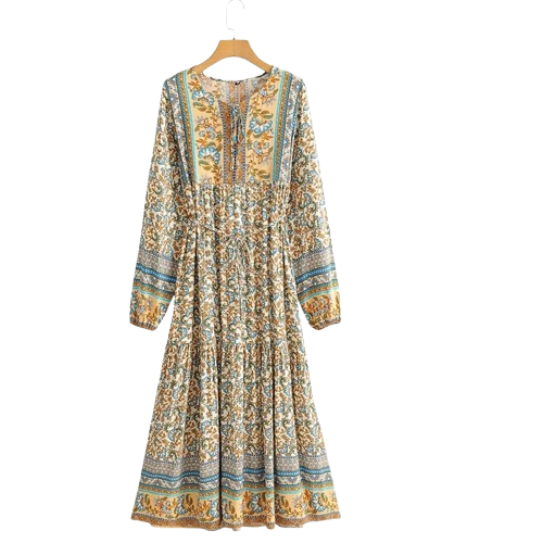 Langes Boho-Kleid mit Blumenmuster, Vintage-Stil, langärmlig, aus Baumwolle, ideal für Herbstmode, hängend auf einem Holzkleiderbügel.