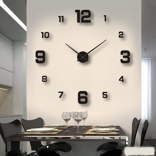 Künstlerische Wanduhr mit anpassbarem Design