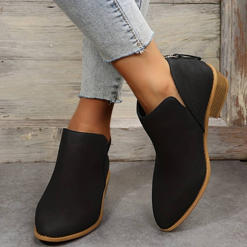 Spitz zulaufende Stiefeletten mit perforierter Rückseite | Ideal für den Winter