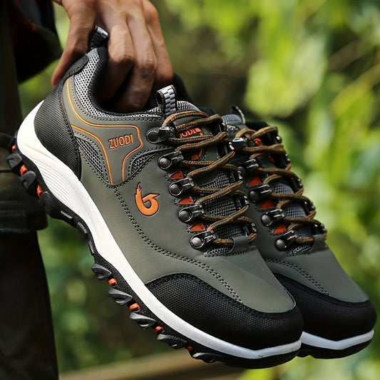 Hochwertige grüne Wanderschuhe mit robustem Profil, ideal für Outdoor-Aktivitäten. Bequeme Passform, langlebig und wasserabweisend.