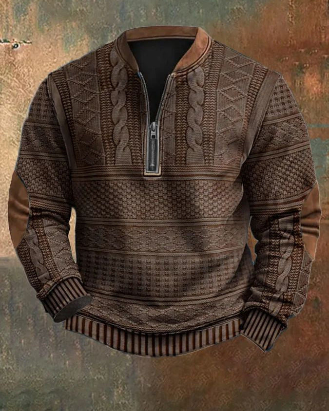 Brauner Strickpullover mit Reißverschluss, Zopfmuster und Lederakzenten, ideal für Herrenmode, Herbst- und Winterkleidung, stilvoll und warm.