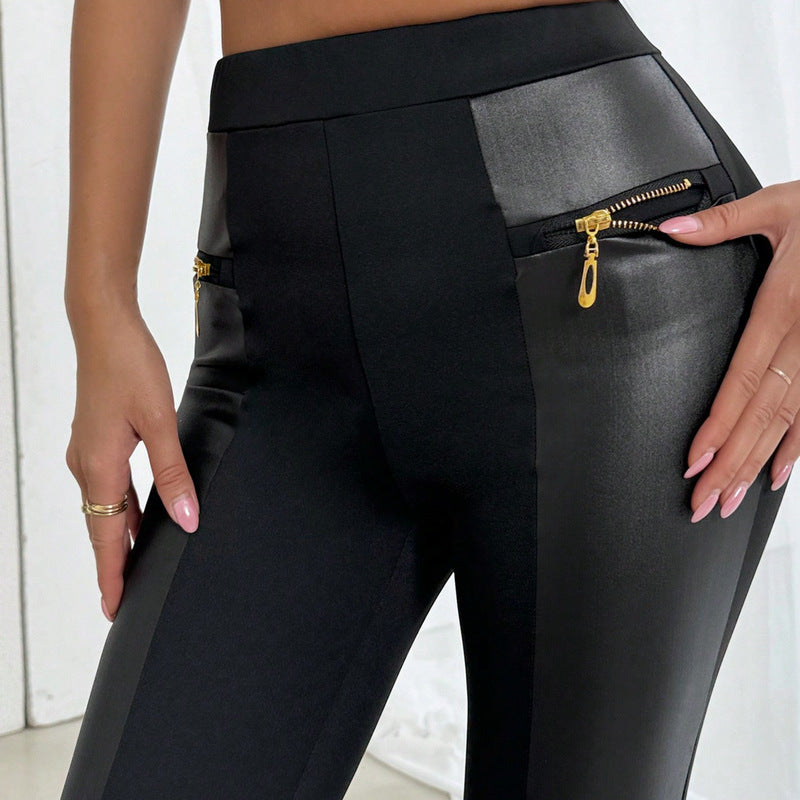 Damenhose in Schwarz mit glänzenden Details und goldenen Reißverschlüssen, figurbetontes Design, modische Damenbekleidung, eleganter Look.