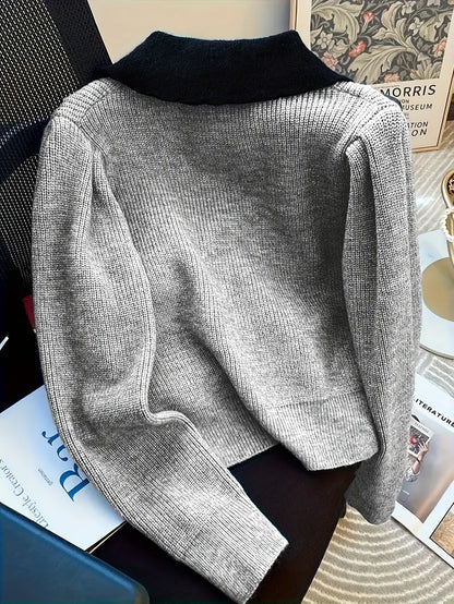 Reign - Strickjacke mit kontrastierendem Kragen und Knopfverschluss