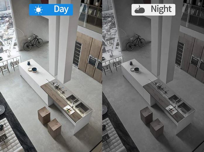 Moderne Küche mit Insel, links bei Tag, rechts bei Nacht. Helle, minimalistische Einrichtung, Fahrrad im Hintergrund, große Fenster.