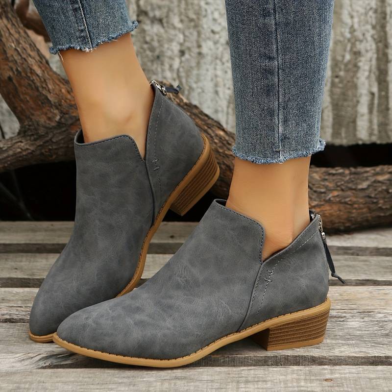 Spitz zulaufende Stiefeletten mit perforierter Rückseite | Ideal für den Winter