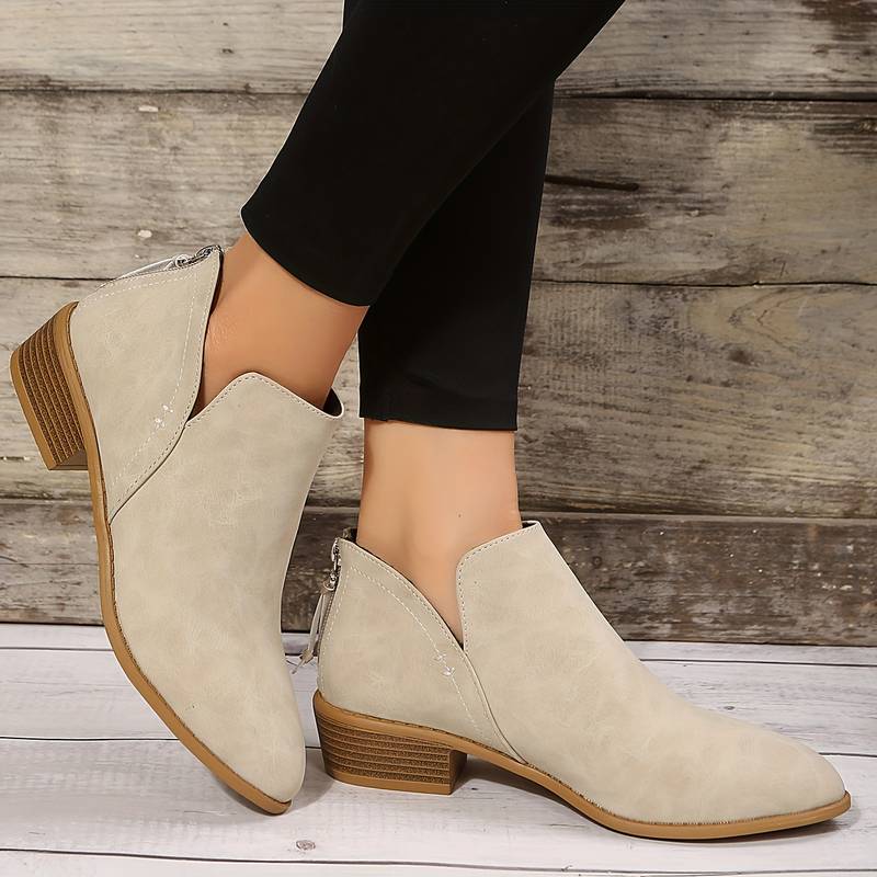 Spitz zulaufende Stiefeletten mit perforierter Rückseite | Ideal für den Winter