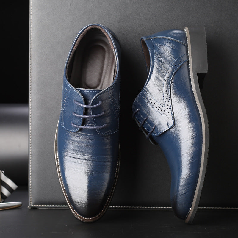 Elegante blaue Lederschuhe für Herren, glänzend poliert, mit Schnürung und feiner Naht, ideal für formelle Anlässe und Business-Outfits.