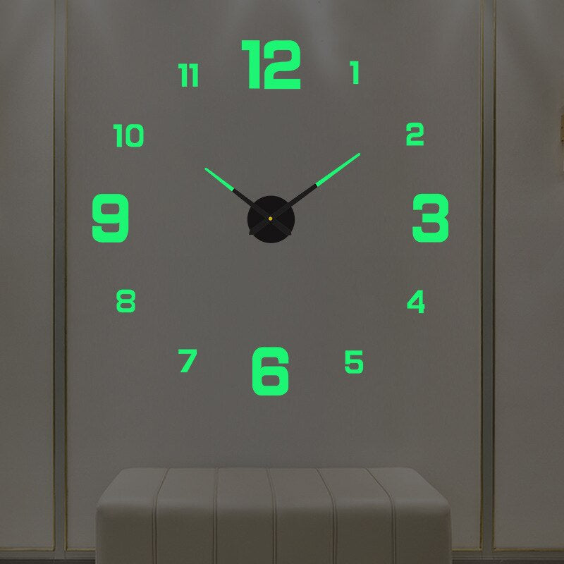 Künstlerische Wanduhr mit anpassbarem Design