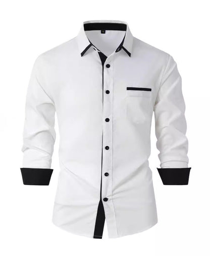 Weiße Herrenhemd mit schwarzen Knöpfen und Kontrastdetails an Kragen und Manschetten, elegantes Design, ideal für formelle Anlässe.