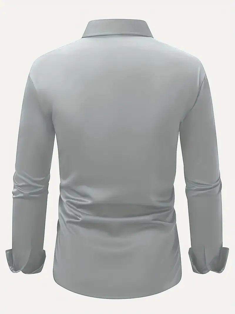 Graues Herrenhemd, langärmelig, Rückansicht. Elegantes Design, klassischer Kragen, ideal für Business und Freizeit. Hochwertige Baumwolle.
