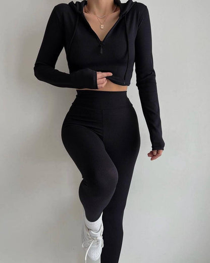 Damen-Set für den Herbst mit Reißverschluss-Hoodie und Strickshirt mit Collage-Nähten