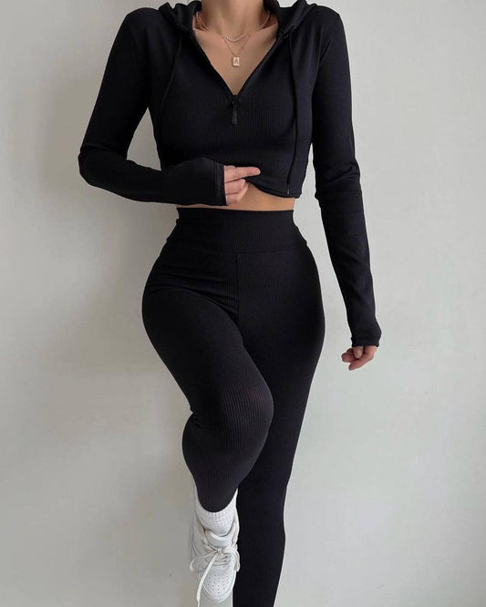 Damen-Set für den Herbst mit Reißverschluss-Hoodie und Strickshirt mit Collage-Nähten