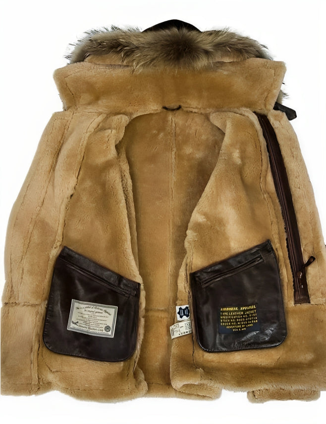 Braune Vintage-Lederjacke mit Fellfutter, offen gezeigt. Innenetiketten sichtbar. Perfekt für Wintermode, Retro-Stil, Herrenbekleidung.