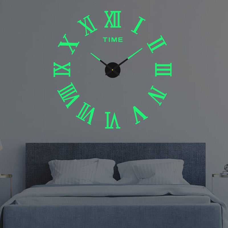 Künstlerische Wanduhr mit anpassbarem Design