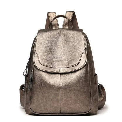 Brauner Leder-Rucksack mit Reißverschlüssen und verstellbaren Trägern, ideal für Damen. Modischer, robuster Tagesrucksack für Schule oder Freizeit.