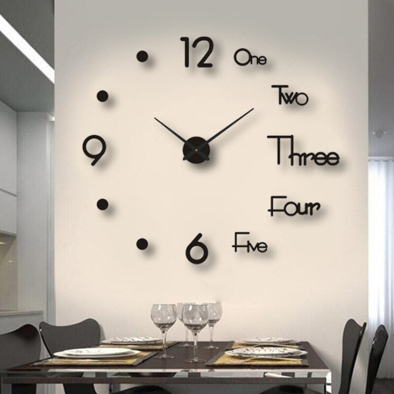 Künstlerische Wanduhr mit anpassbarem Design