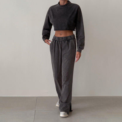 Damen-Zweiteiler für den Herbst mit langärmligem Cropped-Top und Halber Rollkragen sowie locker geschnittener Hose