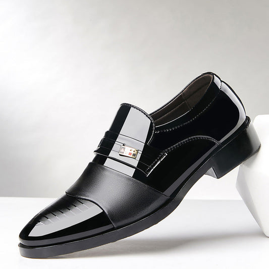 Schwarzer Herren-Lederslipper mit glänzendem Finish, elegantes Design, ideal für formelle Anlässe. Hochwertige Herrenschuhe, modisch und stilvoll.