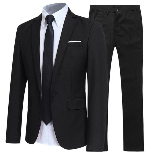 Schwarzer Herrenanzug mit weißem Hemd und schwarzer Krawatte, elegantes Business-Outfit, klassische Mode für formelle Anlässe.